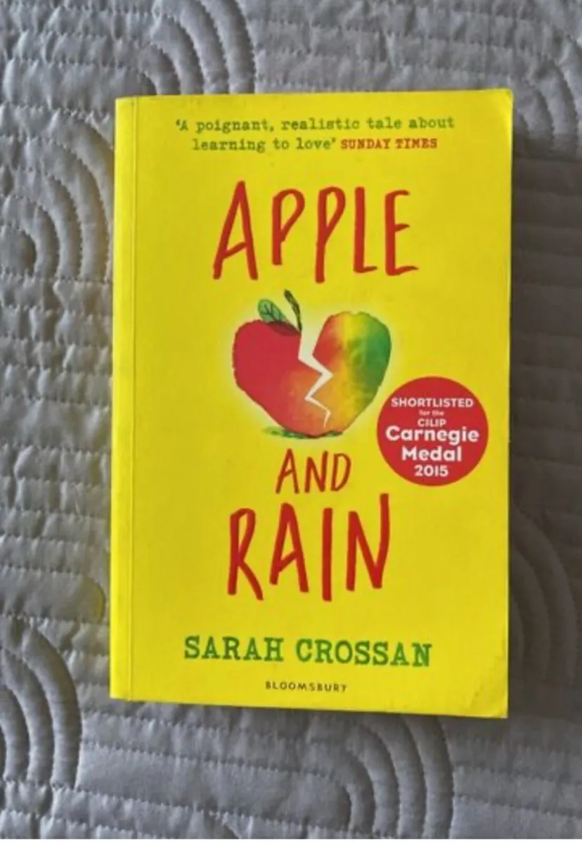 Book: Sarah Crossan: Apple and Rain - Image 1