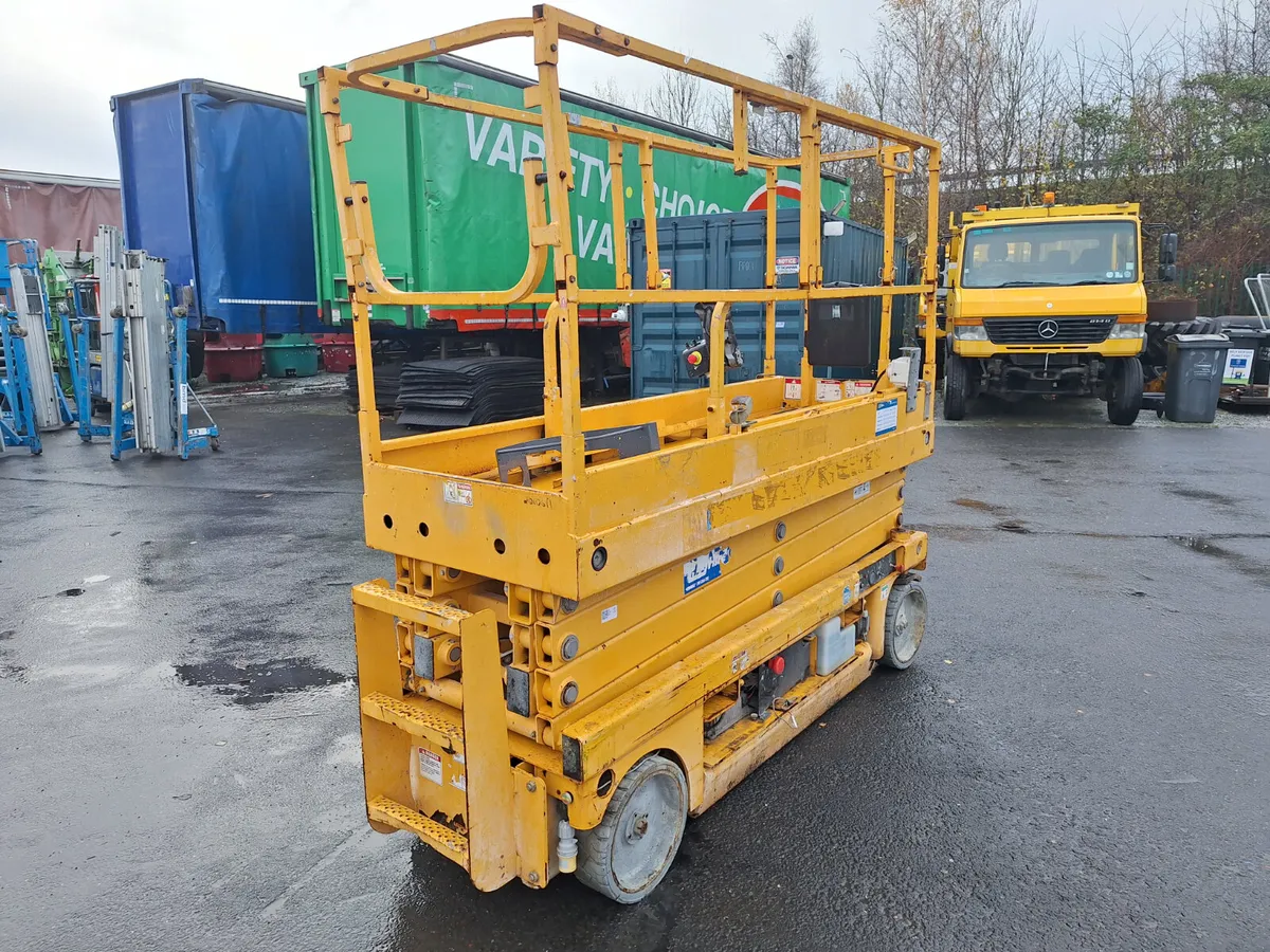 Scissor Lifts For Auction Wednesday 10th December - Image 1