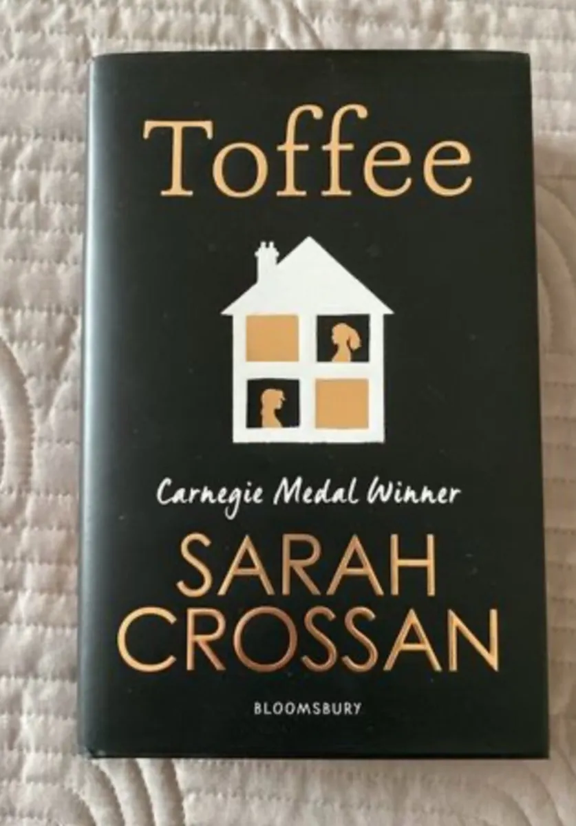 Book: Sarah Crossan: Toffee - Image 1