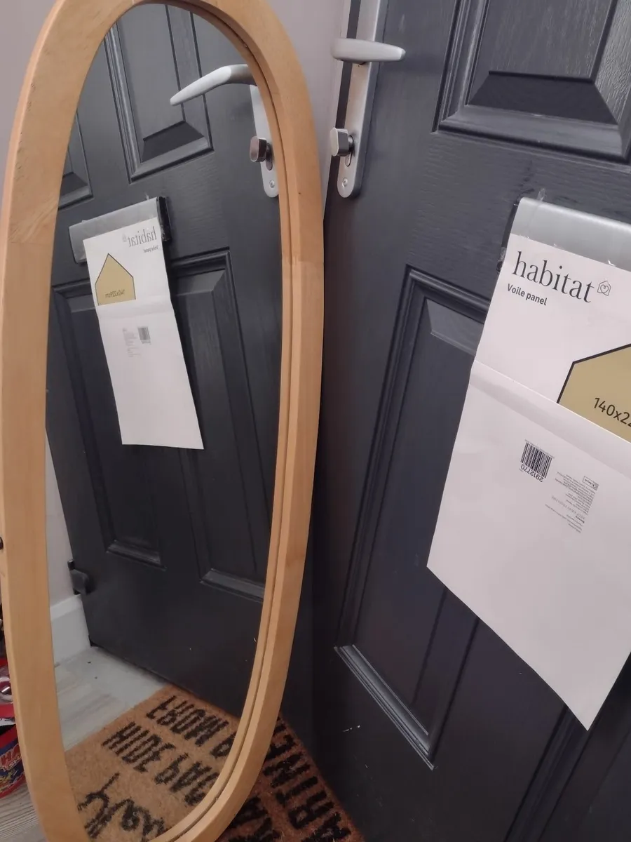 Heavy Oak mirror on stand - Image 1