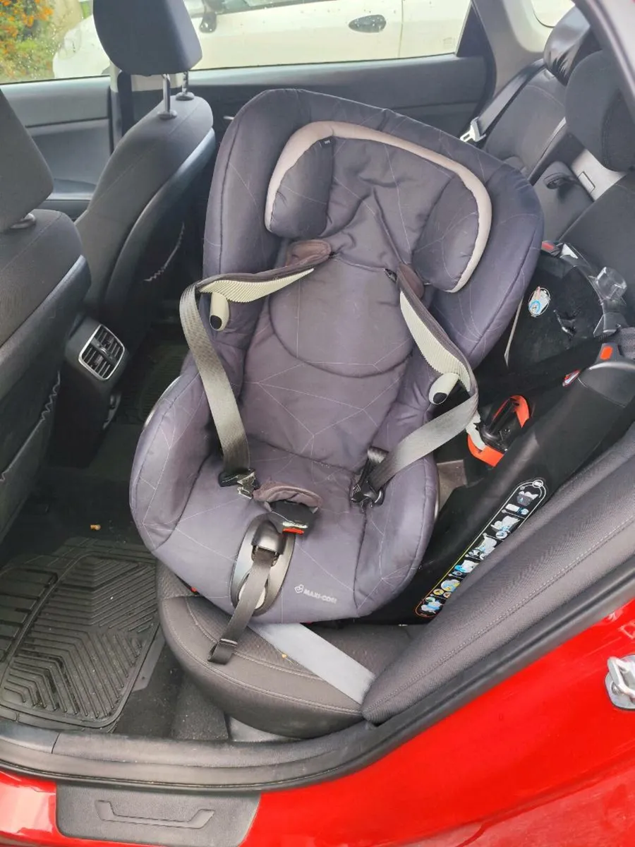 Car seat Maxi Cosi Axiss swivel - Image 1