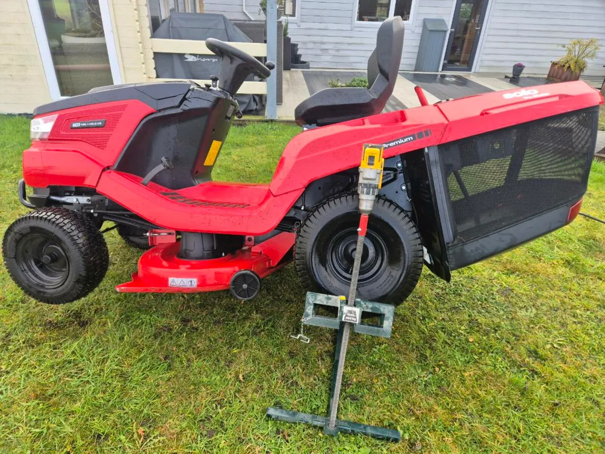 Ride on Lawnmower - Image 1