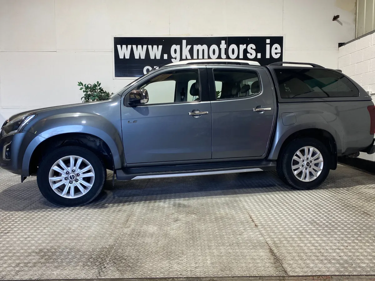 Isuzu D-Max 2019//AUTOMATIC//VAT INVOICE// - Image 2