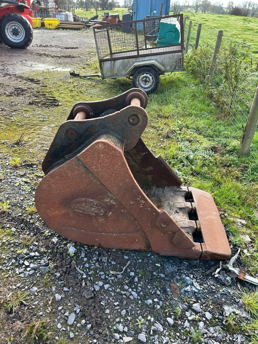 28’’ Strickland Bucket 13 Ton - Image 1