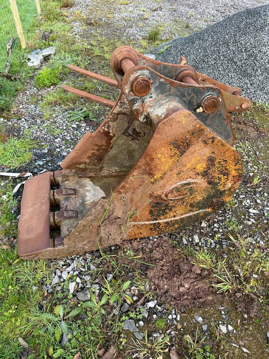 28’’ Strickland Bucket 13 Ton - Image 3