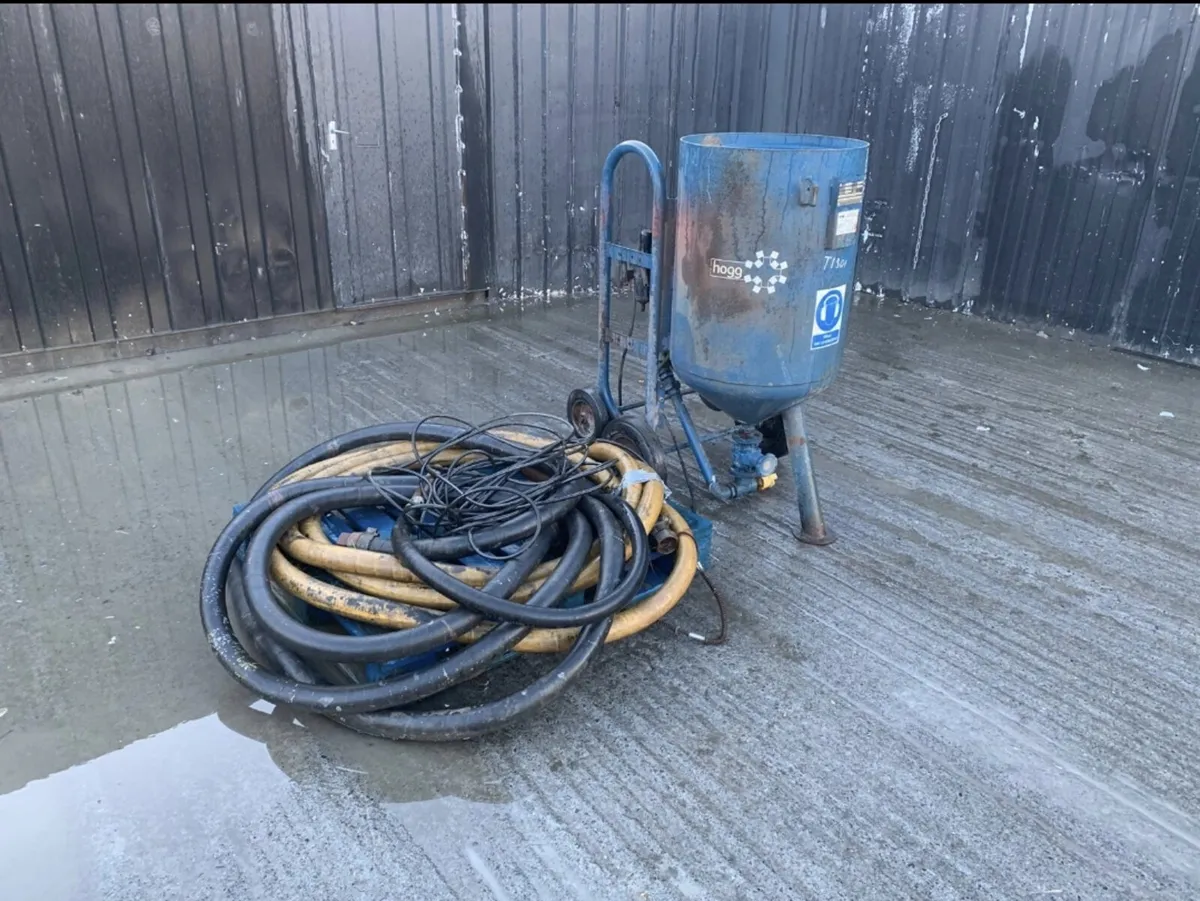 Hogg Shot Blasting Pot - Image 3