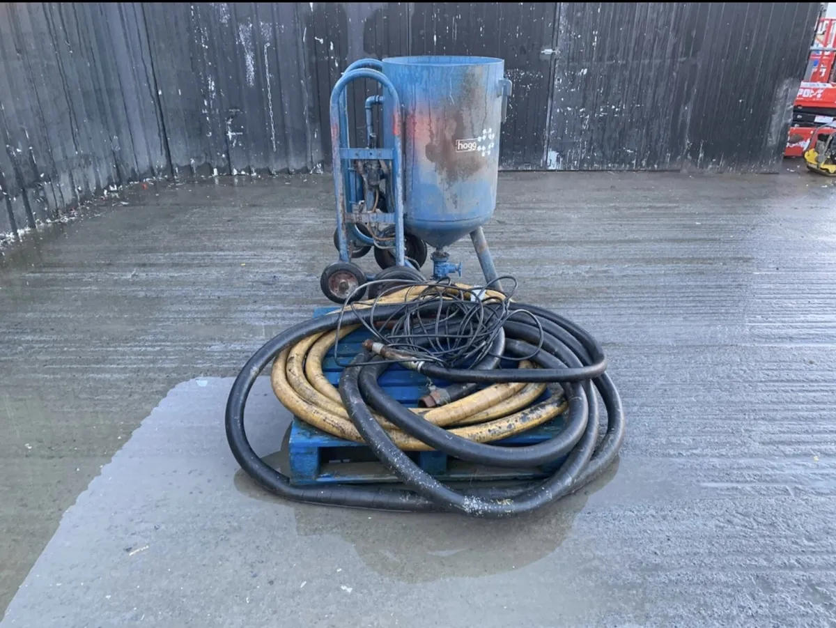 Hogg Shot Blasting Pot - Image 4