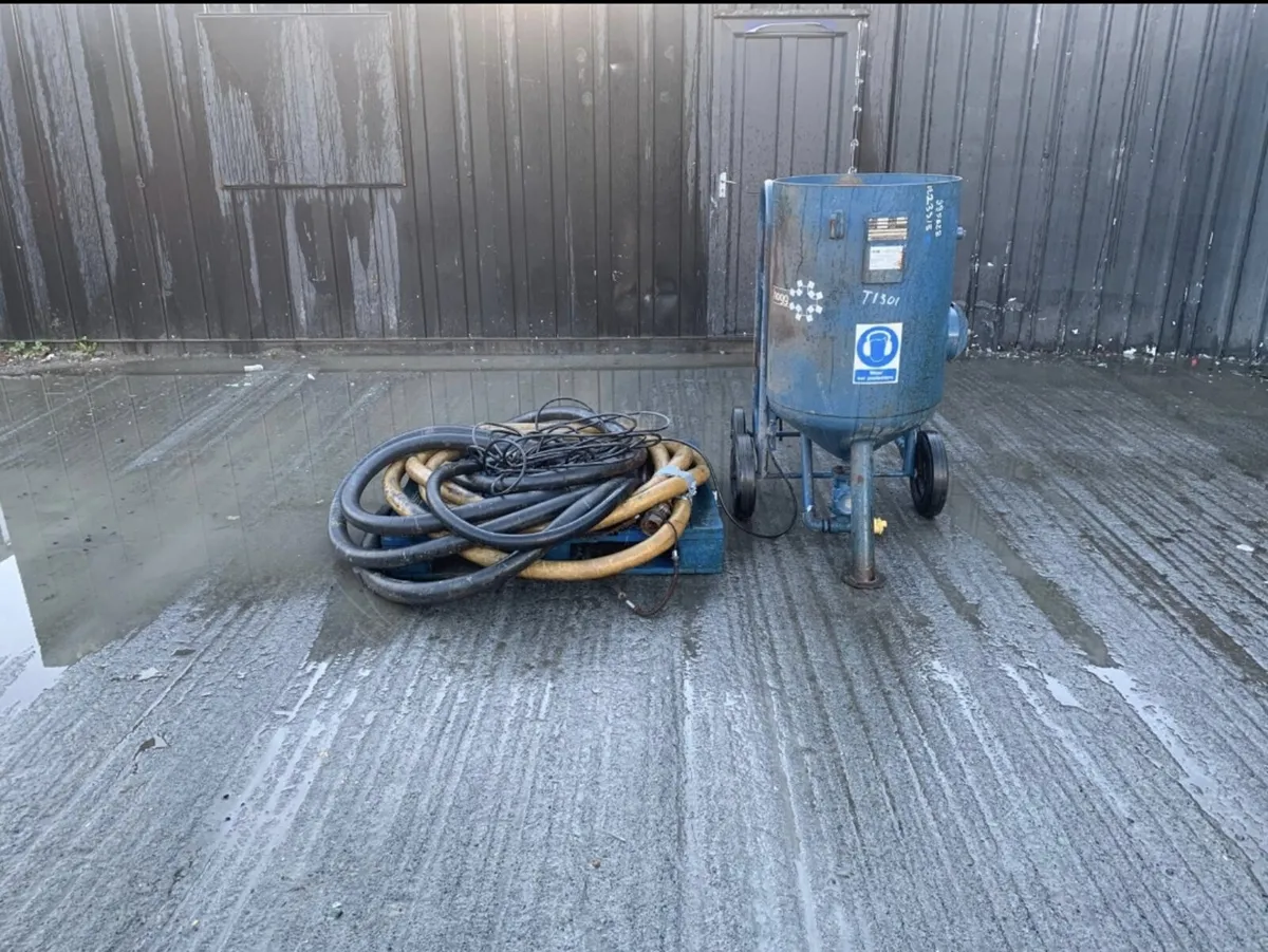 Hogg Shot Blasting Pot - Image 2