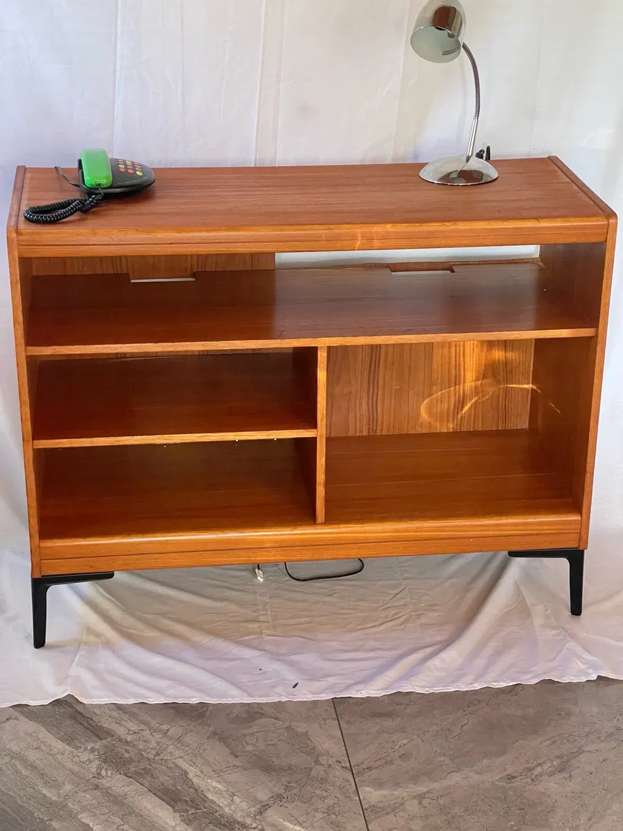 Mid century media chest - Image 2