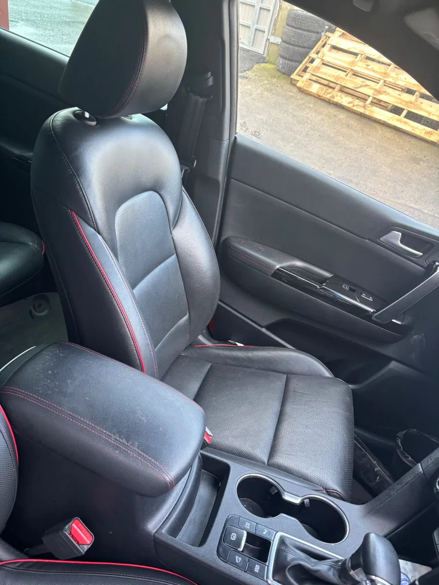 Kia Sportage GT Line leather seats& Steering Wheel - Image 3