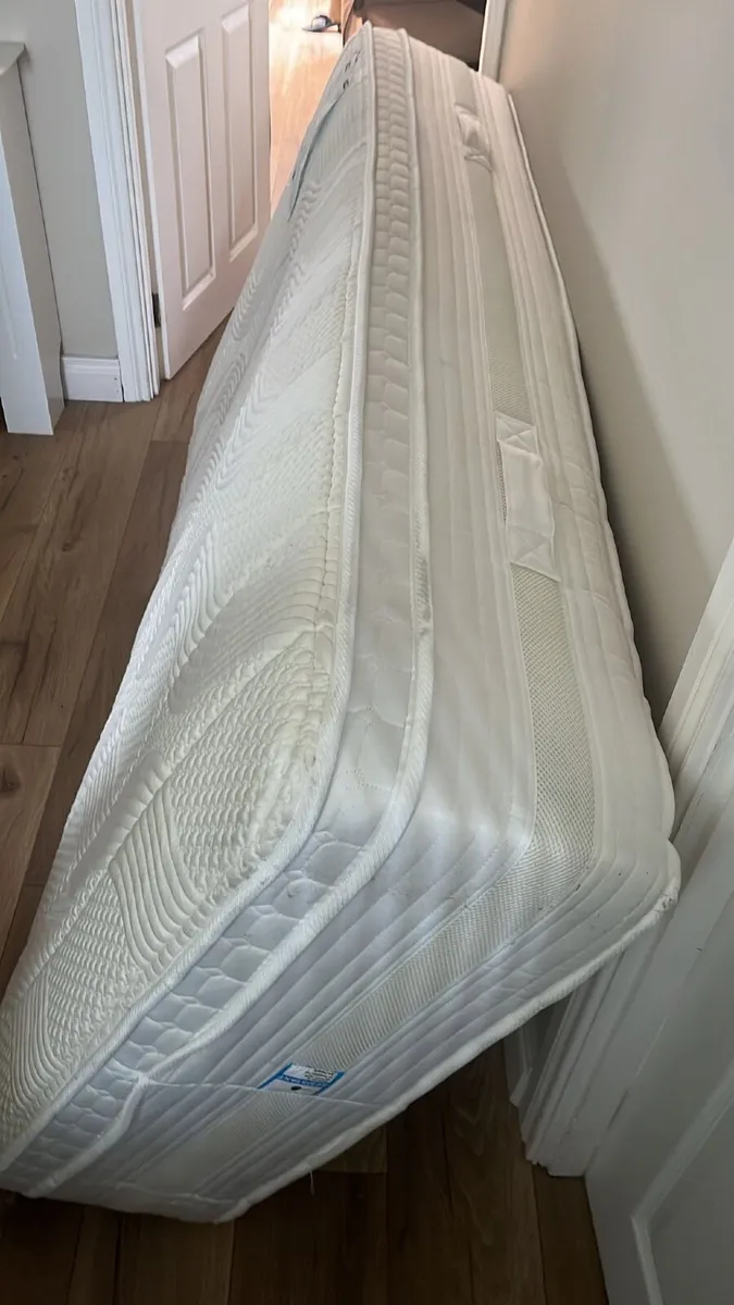 Bed and mattress - Image 3