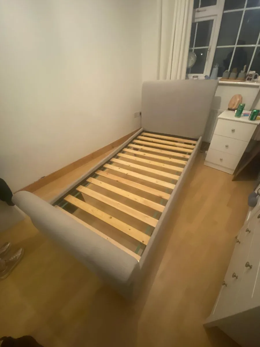 Bed and mattress - Image 4