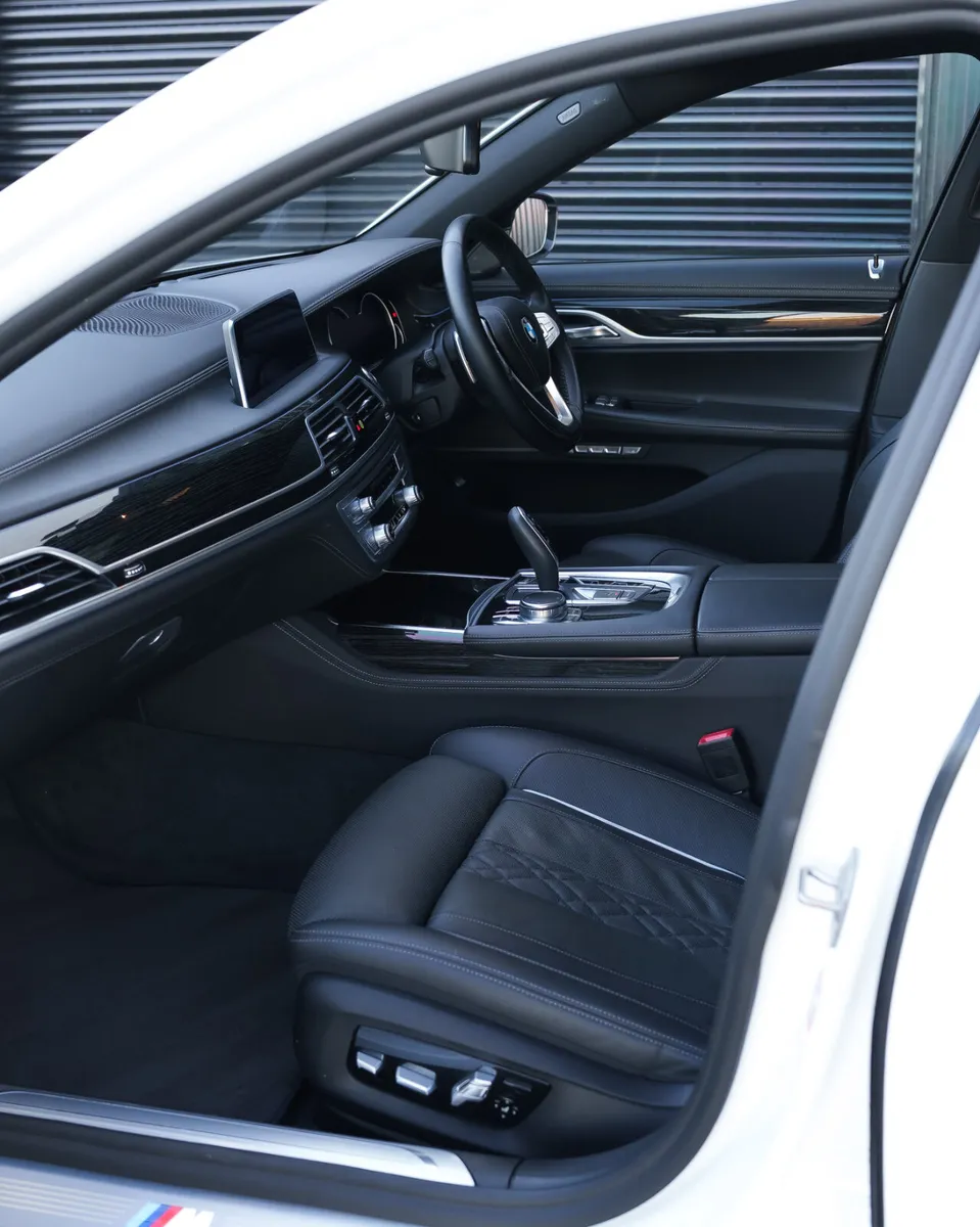BMW 740e M SPORT - Image 4