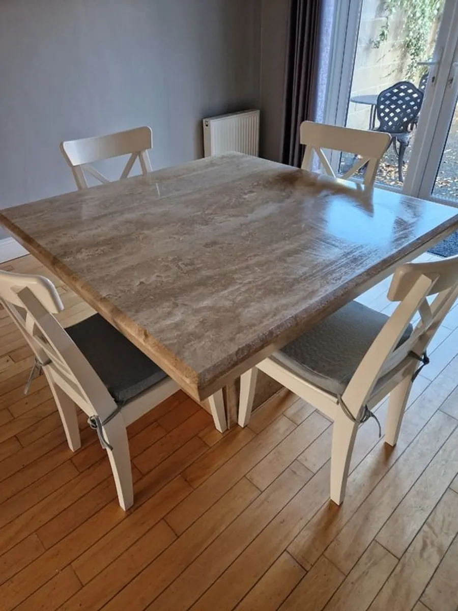 Dining room table - Image 1