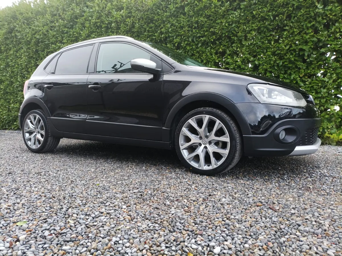 Volkswagen Polo Cross 1.2 TSI Automatic, 2016 - Image 1