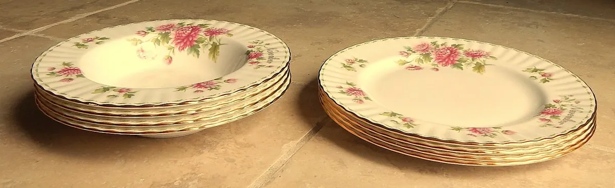 Vintage Royal Albert Chrysanthemum Plates & Bowls - Image 3