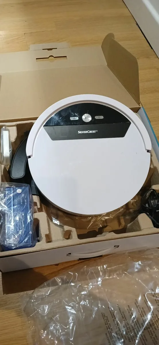 robot vacuum cleaner with mop function - Image 2