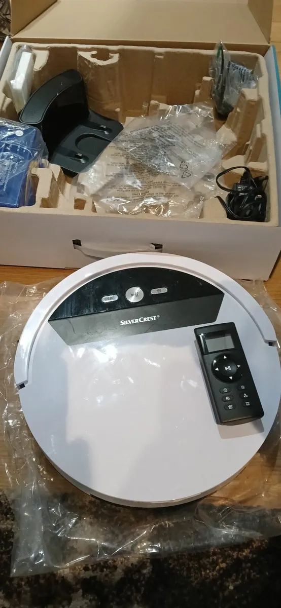 robot vacuum cleaner with mop function - Image 3