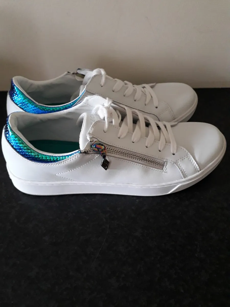 skechers - worn once - Image 1