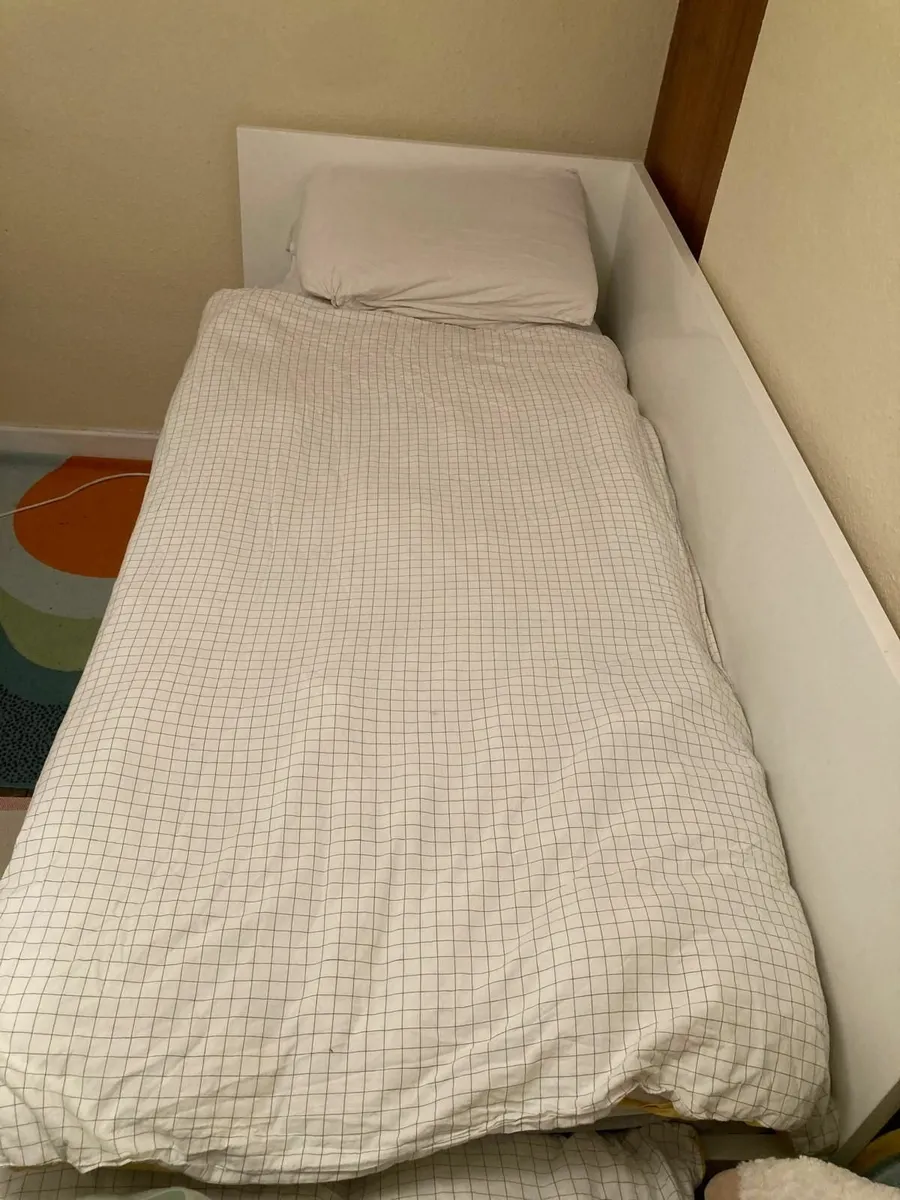 Bed - Image 1