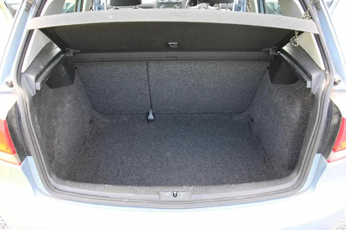 Volkswagen Golf 2010 - Image 2