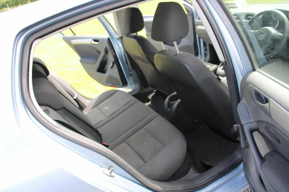 Volkswagen Golf 2010 - Image 3