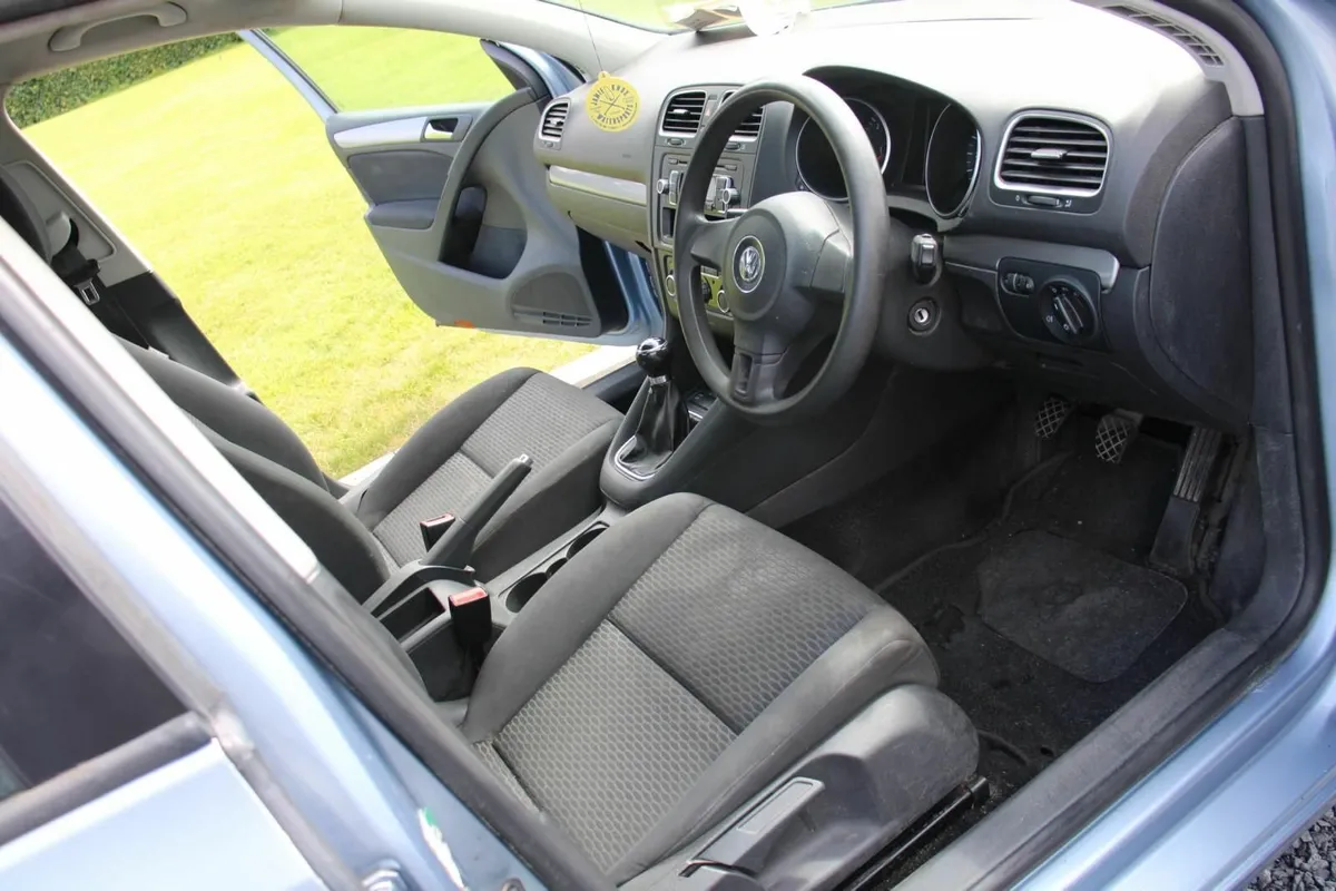 Volkswagen Golf 2010 - Image 4