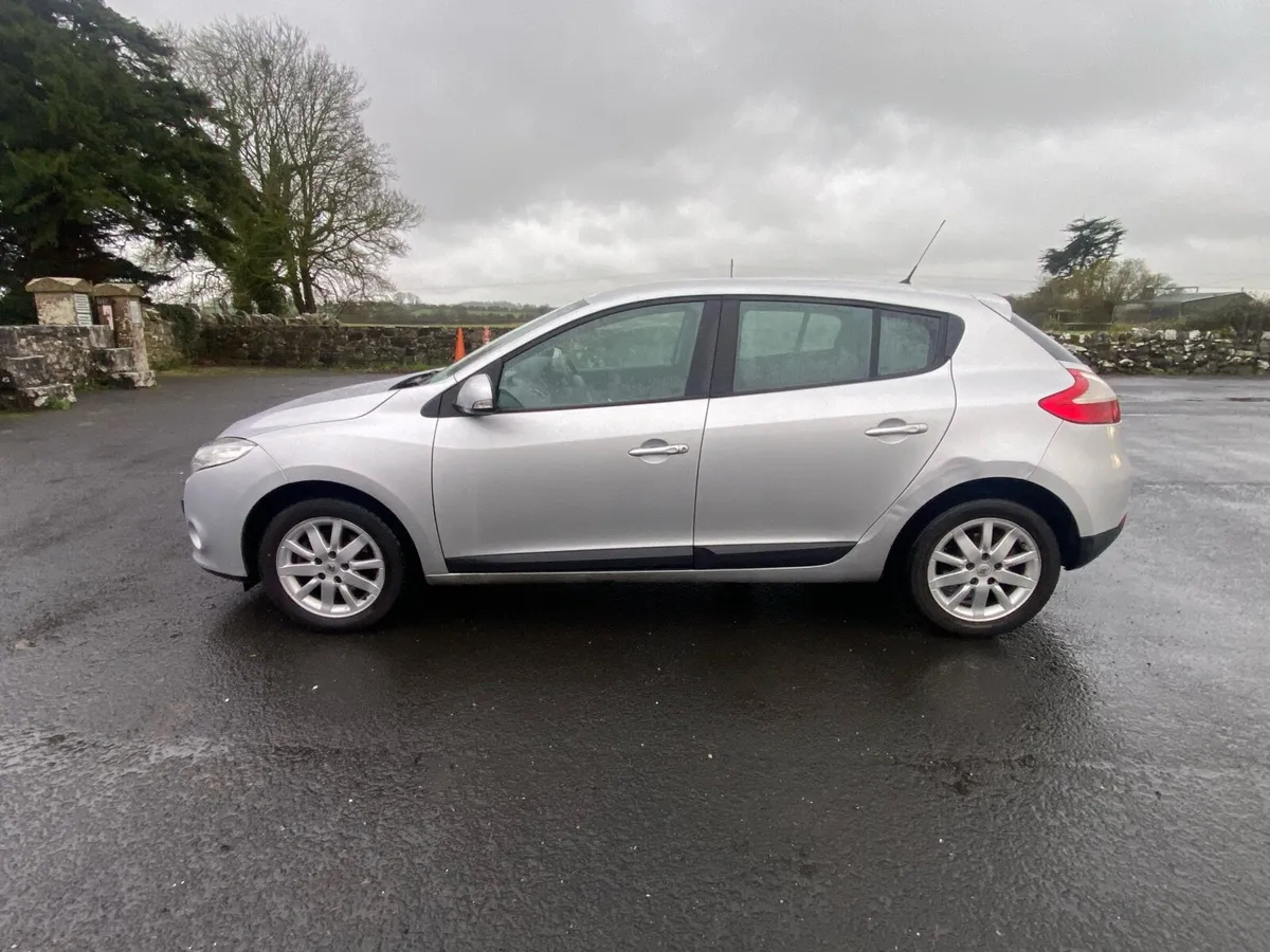 2010 Renault Megan - Image 2