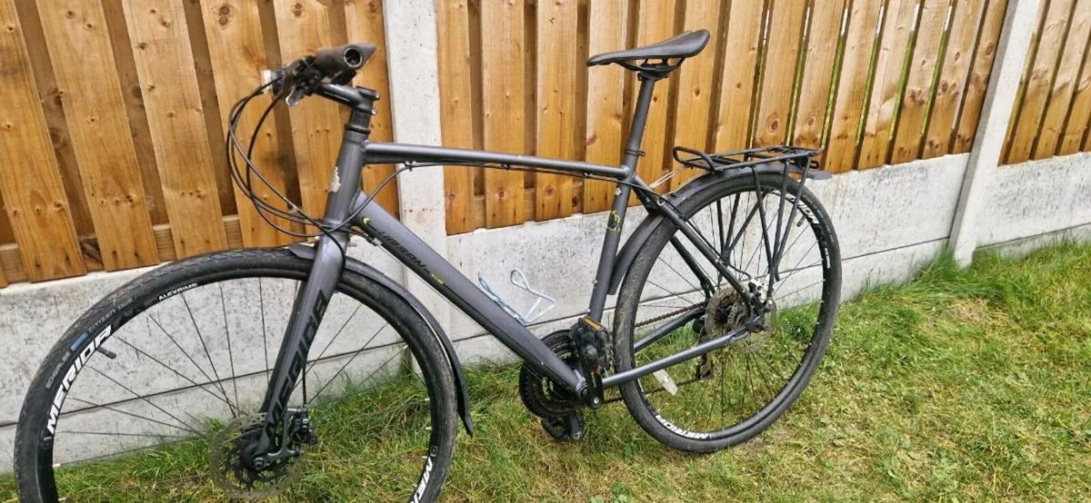 Lightweight merida hybrid bike (serviced,delivery) - Image 1