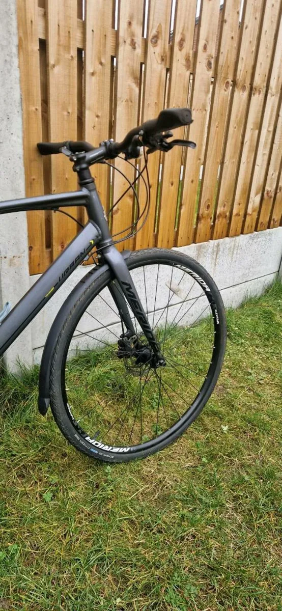 Lightweight merida hybrid bike (serviced,delivery) - Image 3