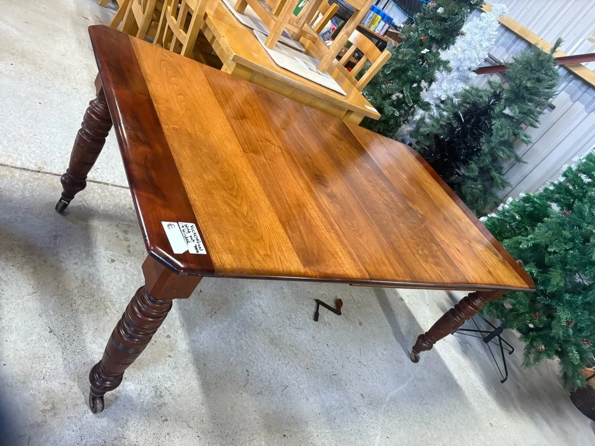 Victorian wind out table with winder - Image 1