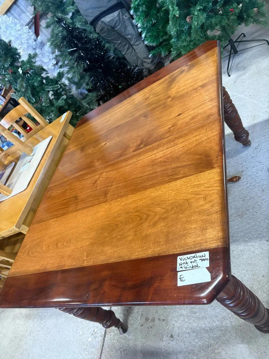 Victorian wind out table with winder - Image 4