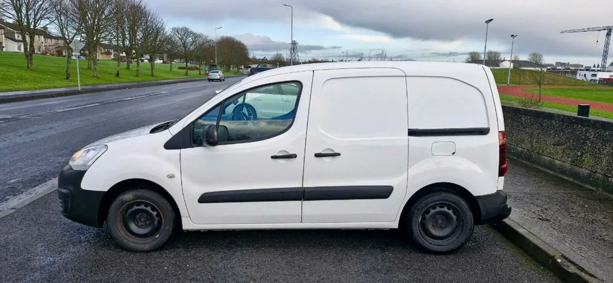 Citroën berlingo fresh cvrt test today - Image 3