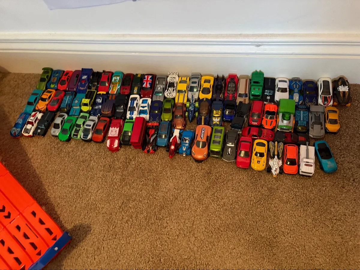 Hot Wheels Cars and Case - Image 2