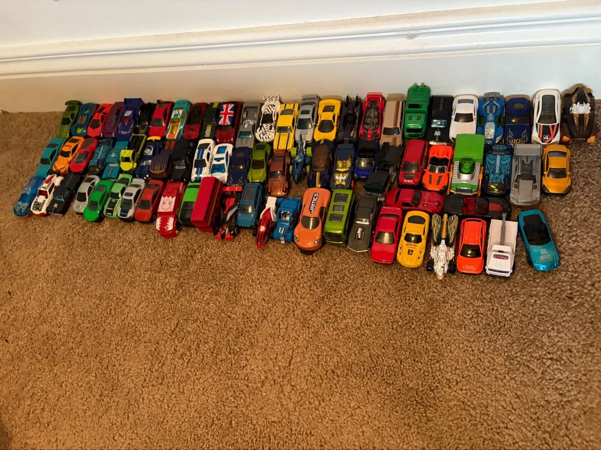 Hot Wheels Cars and Case - Image 3