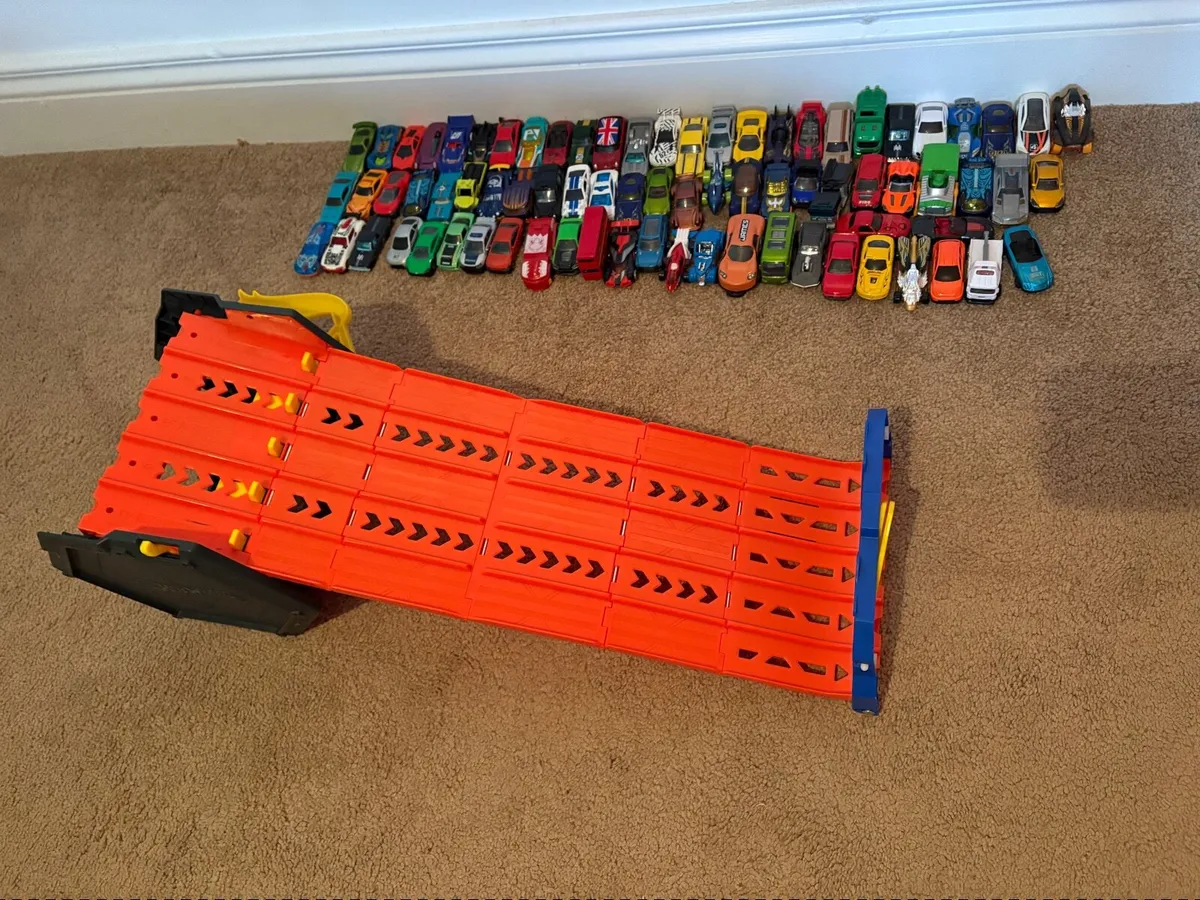 Hot Wheels Cars and Case - Image 4