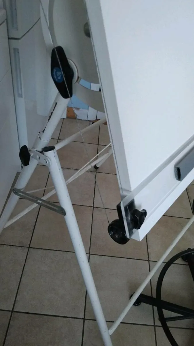 A1 DRAWING BOARD AND DRAUGHTING CHAIR - Image 4