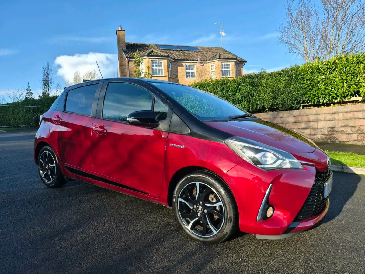2017 Toyota Yaris Hybrid Auto only 35,400miles - Image 1