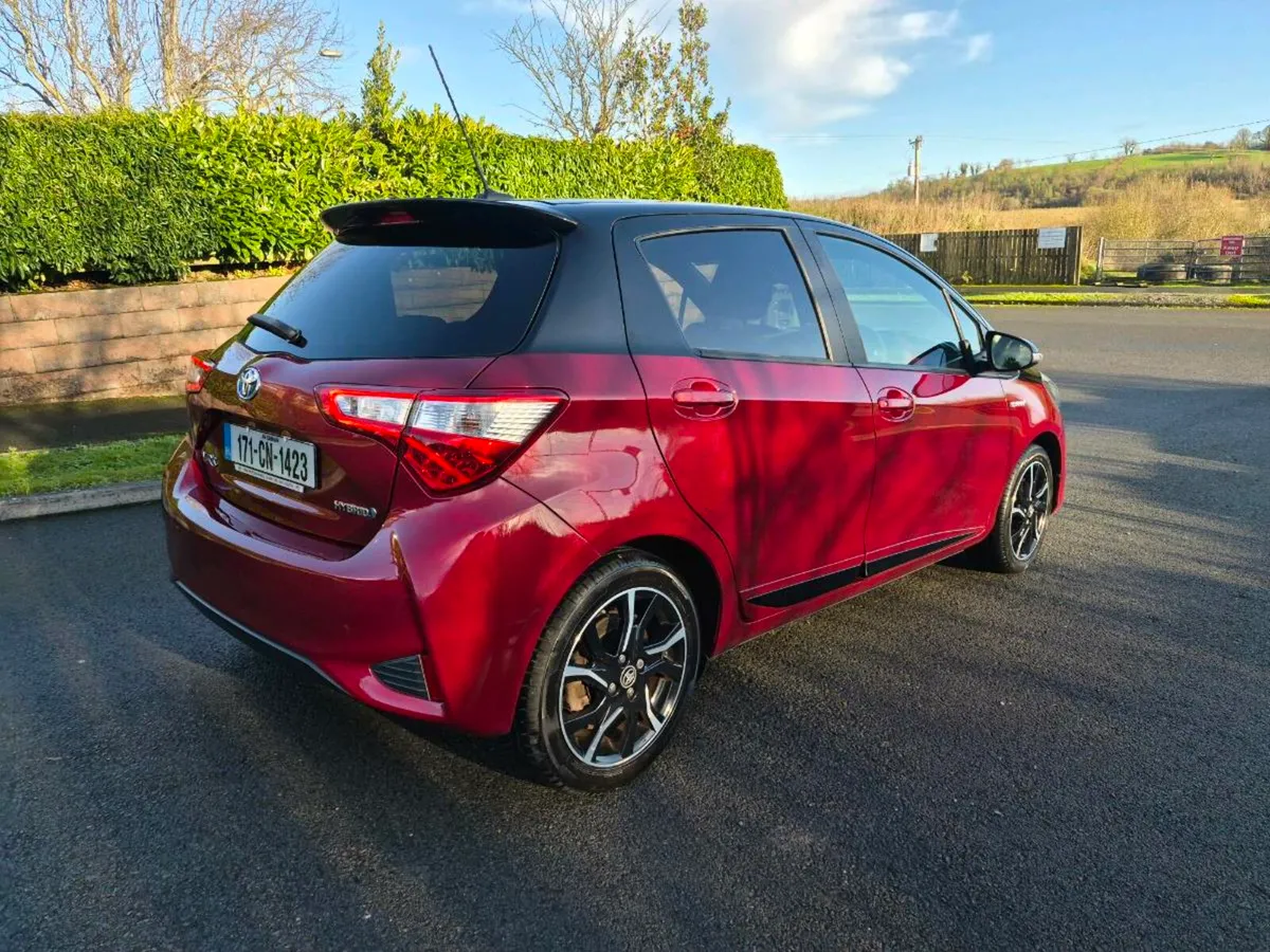 2017 Toyota Yaris Hybrid Auto only 35,400miles - Image 2