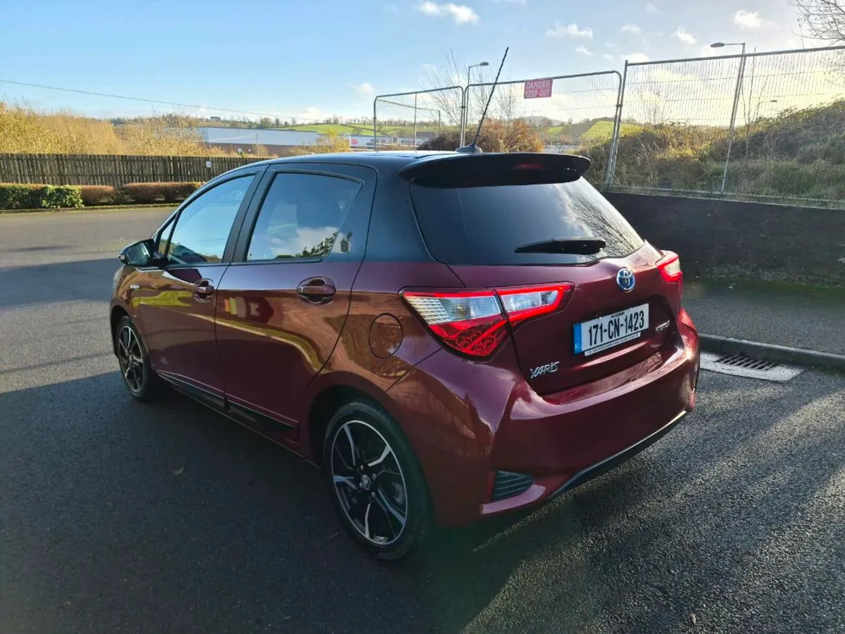 2017 Toyota Yaris Hybrid Auto only 35,400miles - Image 3