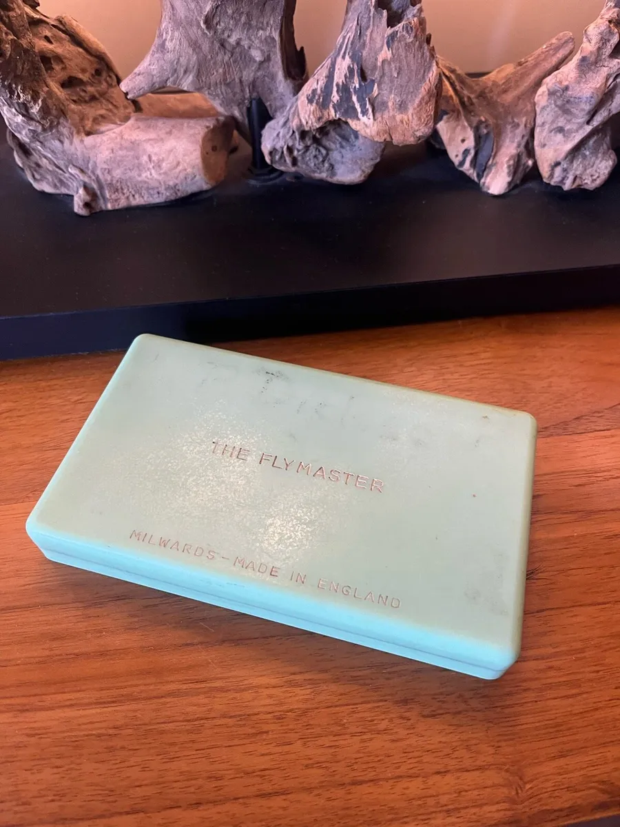 Vintage Milwards Fly Master Magnetic Fly Case - Image 2