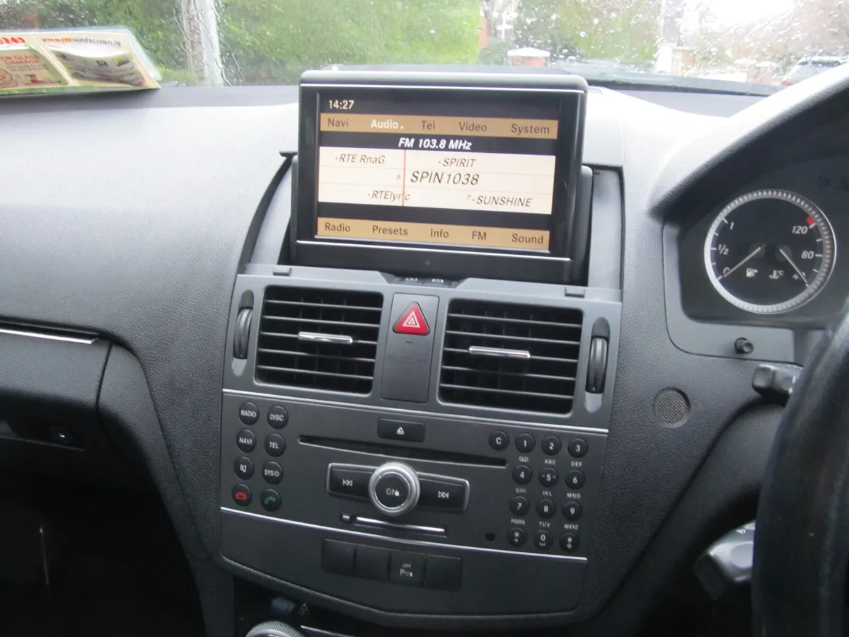 Mercedes-Benz C-Class 2011 - Image 2