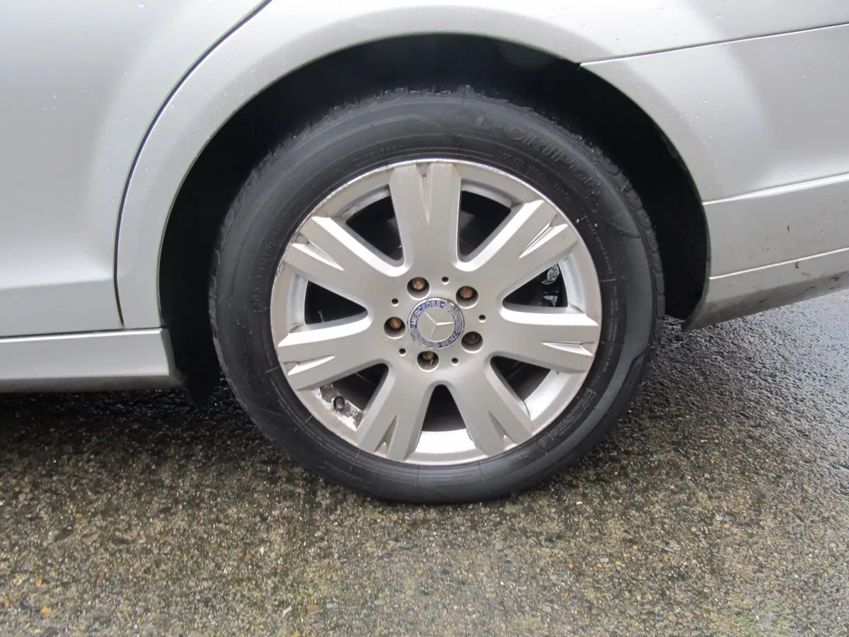Mercedes-Benz C-Class 2011 - Image 4
