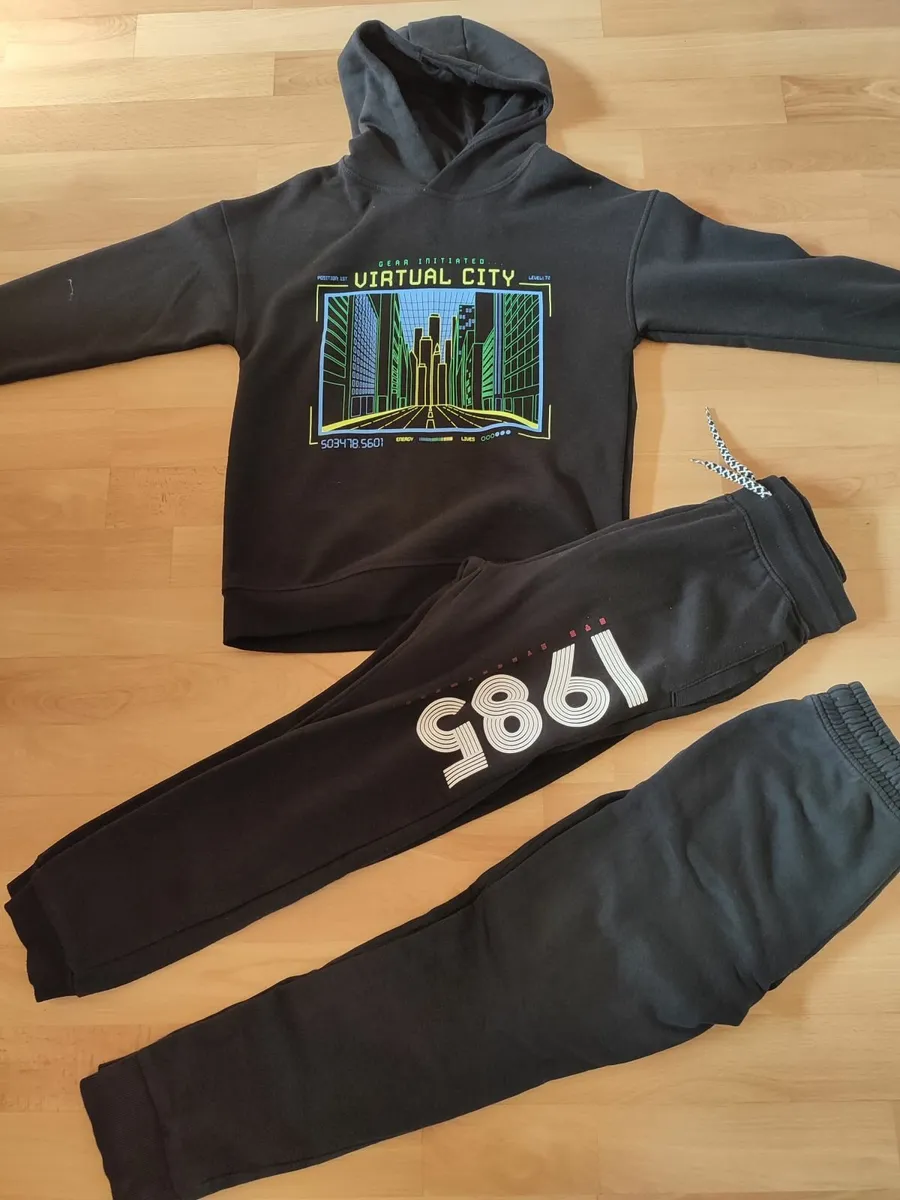 Hoodie + 2 pants - Image 1
