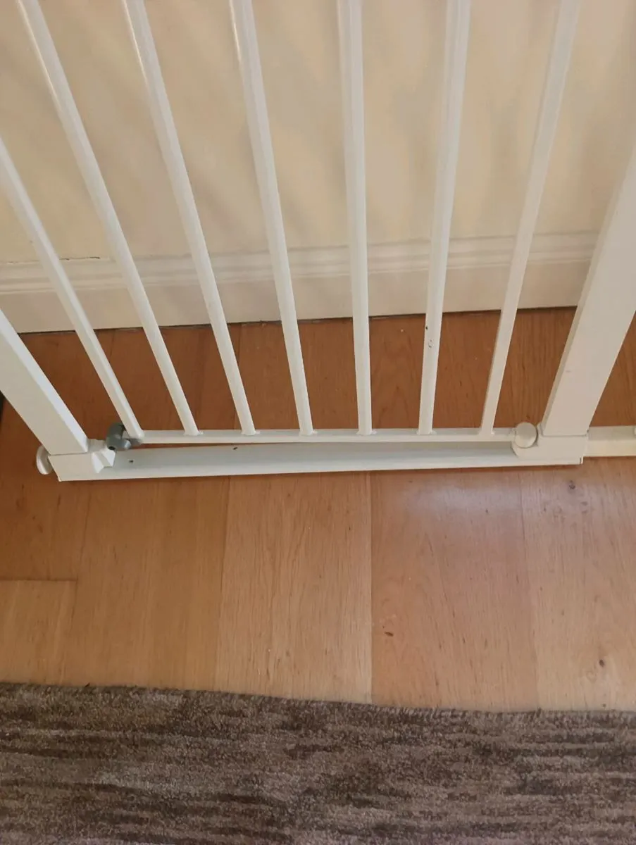 Safety gate new good strong one 25 Euro - Image 2