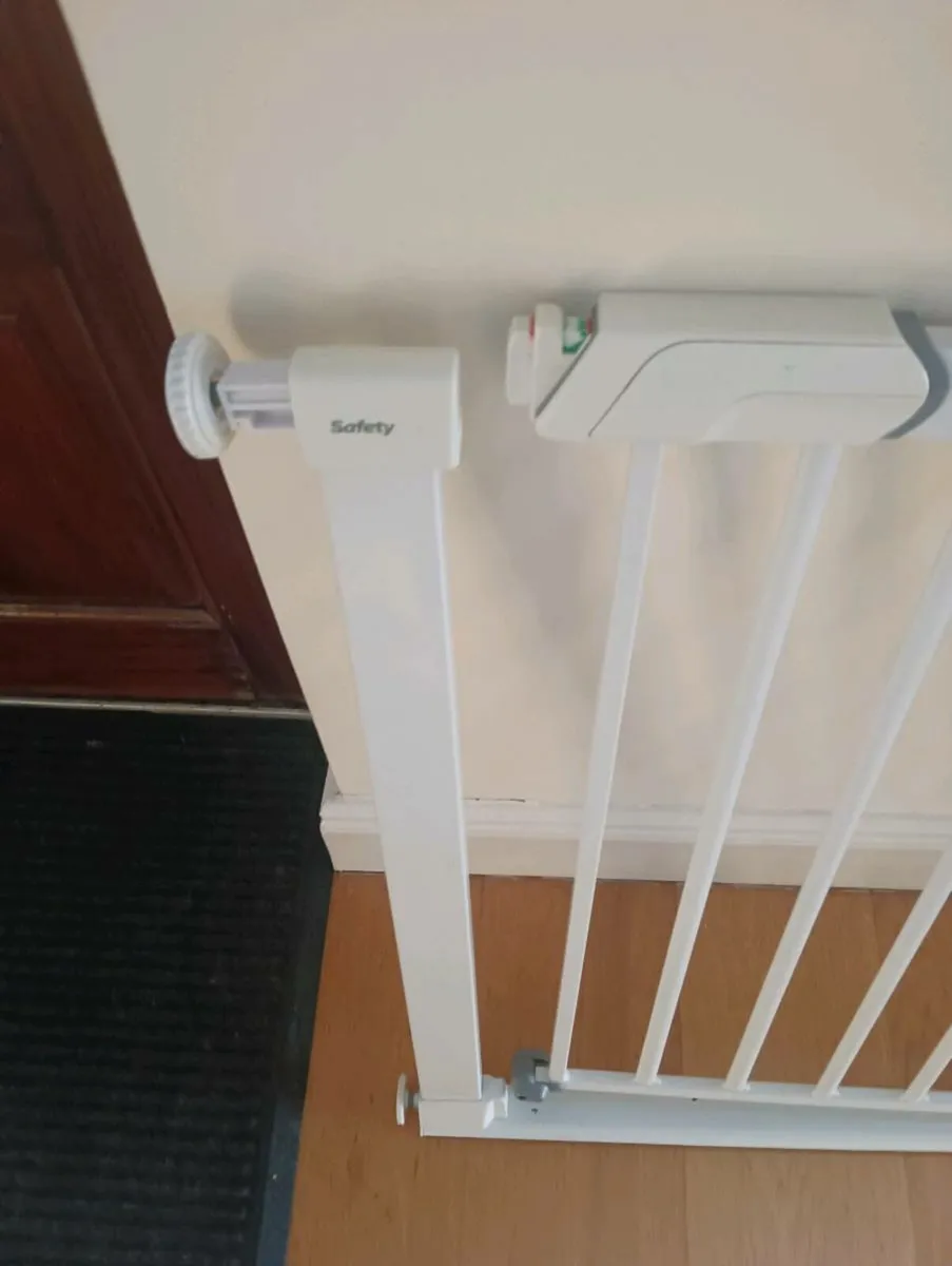 Safety gate new good strong one 25 Euro - Image 4
