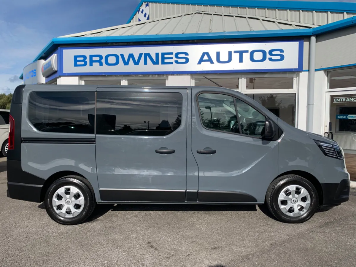2022 Renault Trafic 9 Seater Business - Image 4