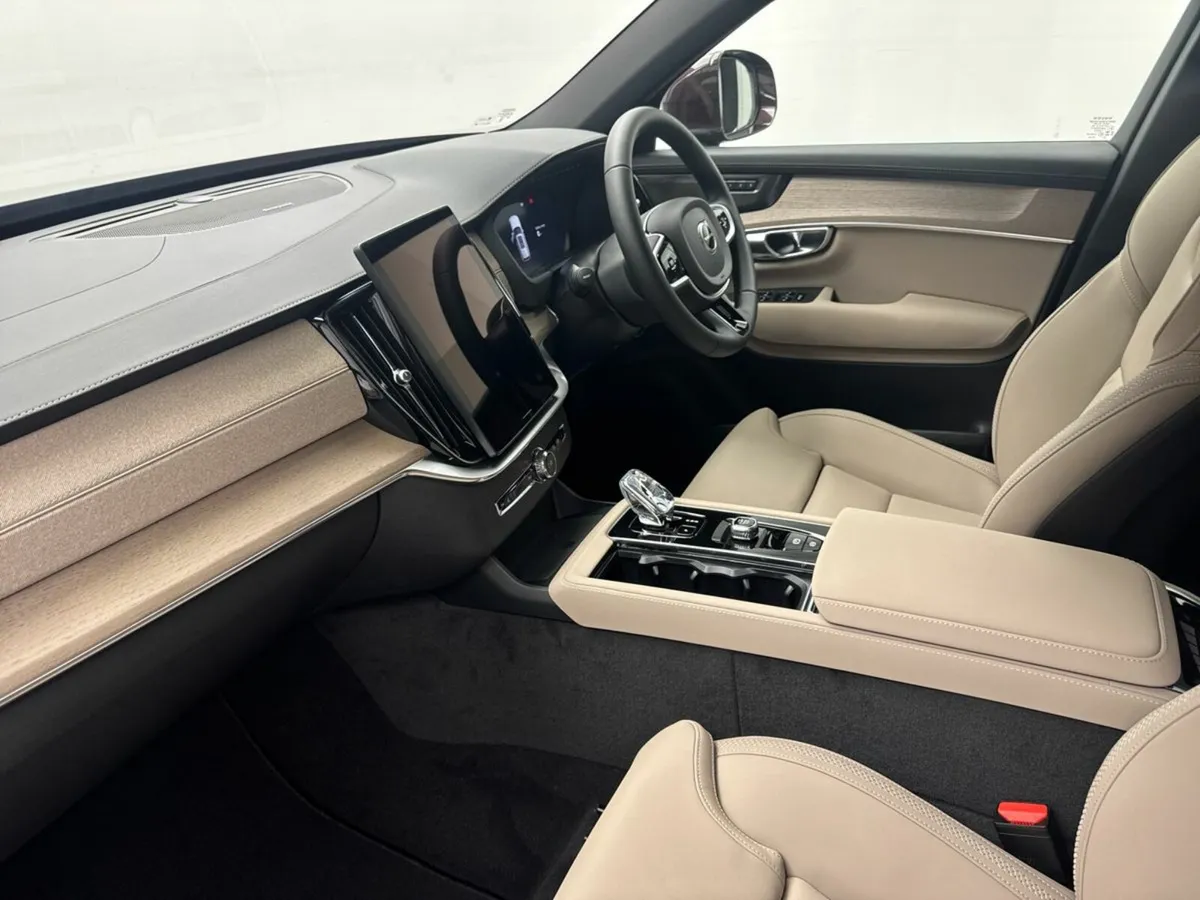 Volvo XC90 T8 PLUS BRIGHT MULBERRY RED - Image 3