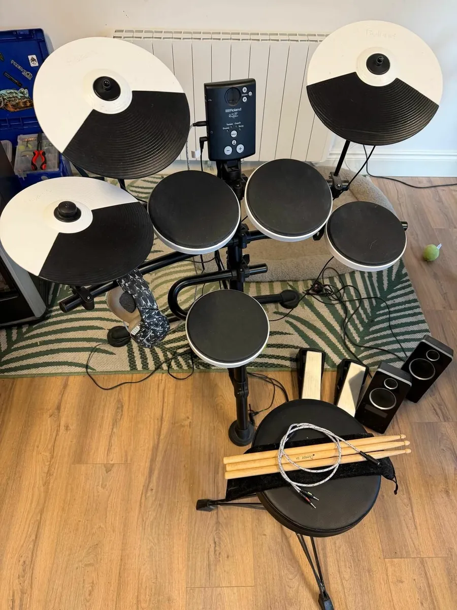 Roland TD-1K Electronic Drum Kit + free Extras... - Image 4