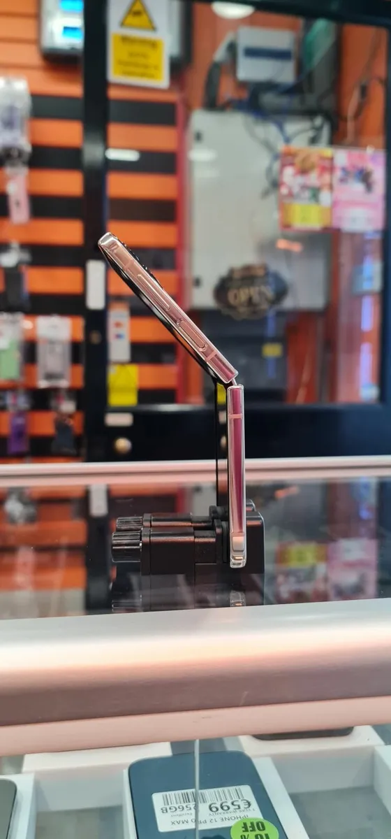 Samsung Z Flip 4 128 GB SECOND HAND - Image 3